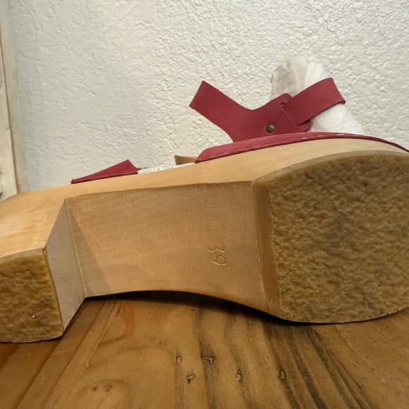 Pink Bryr Clogs - Picture 6 of 6